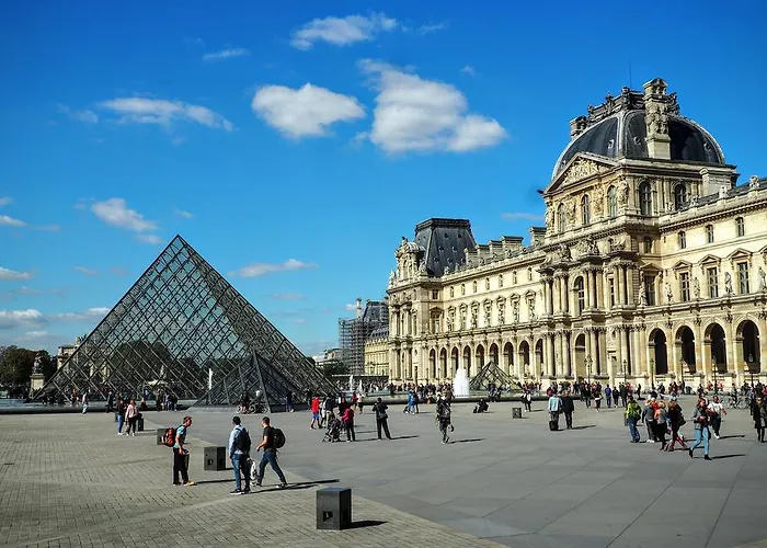 Louvre Parisian ChicSuites